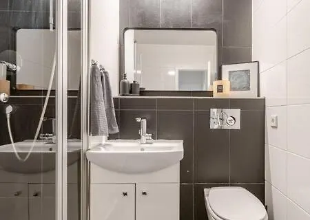 Schoenes Mit Parkplatz & 24h Checkin 1 *